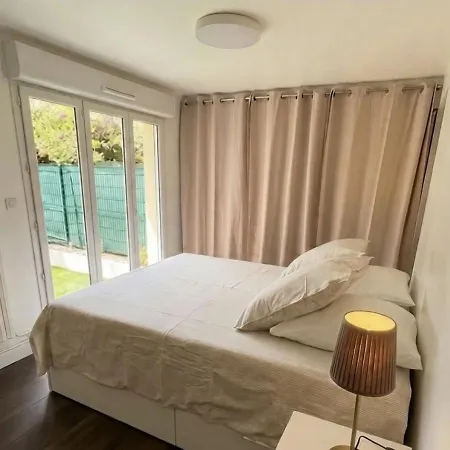 Appartement T2 Terrasse 50m2 plein sud Parking 5 min de la plage Hyères